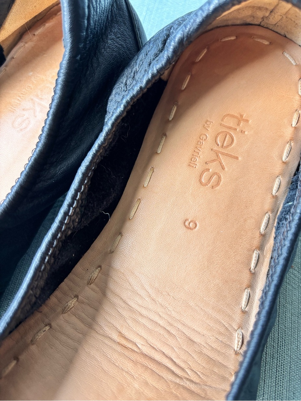 Tieks Black Leather Ballet Flats Size 9 with Teal bottom - Picture 2 of 10